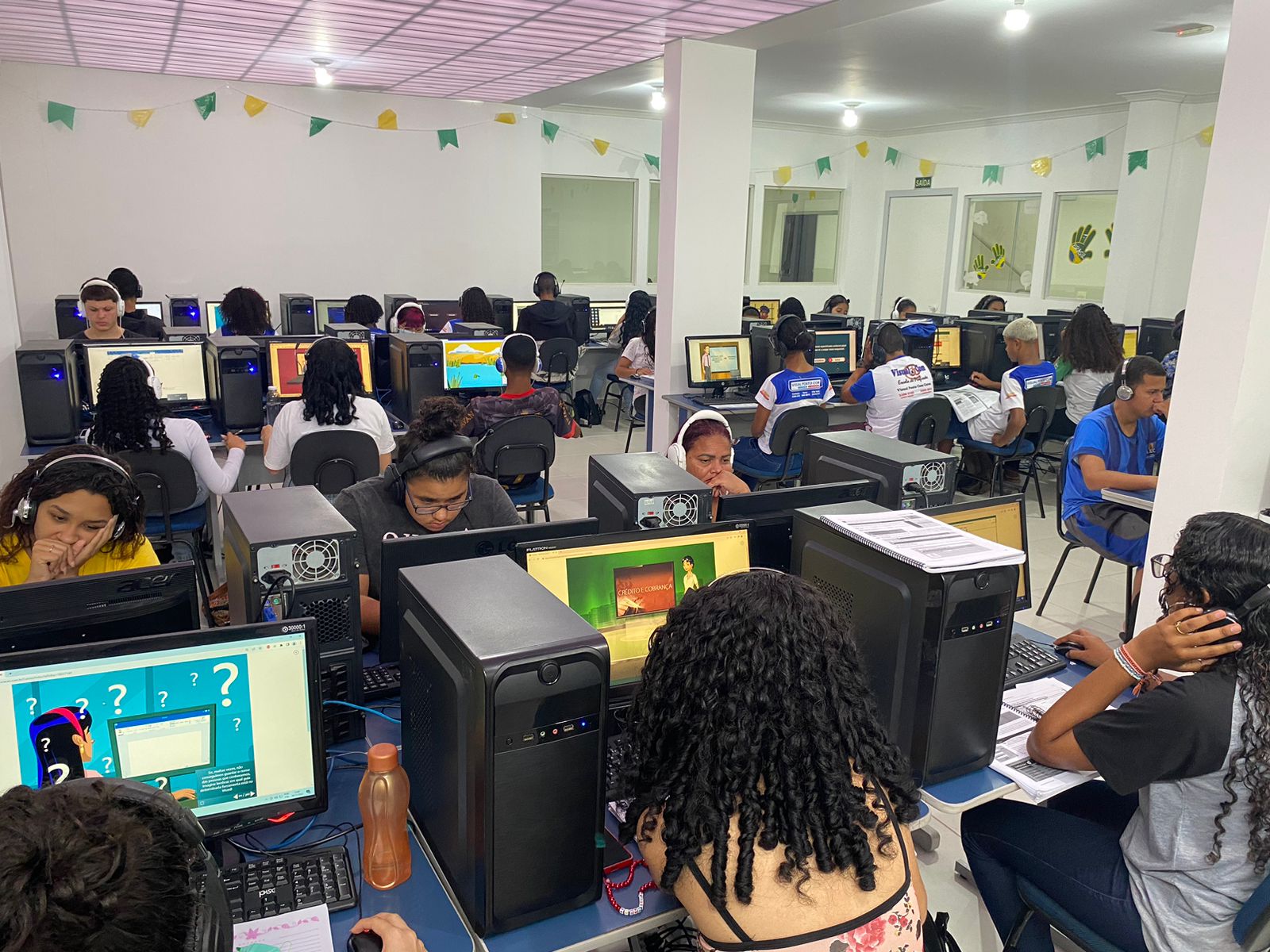 Professores e alunos na Global Languages